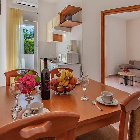 Appartement Rok 3 By Interhome Pula